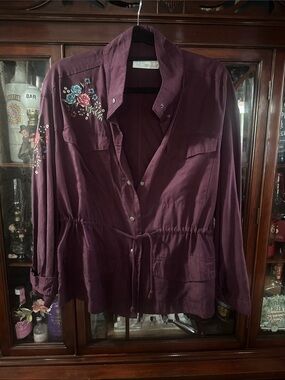 Light embroidered florel plum jacket or top snap buttons